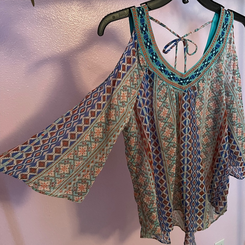 Open Shoulder Top - Picture 2 of 7